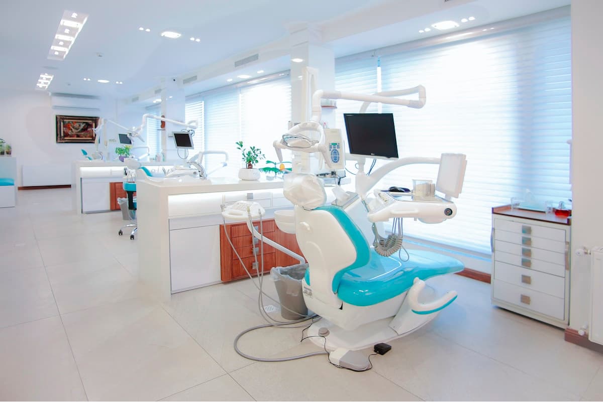 Schonsee Dental clinic exterior in Edmonton