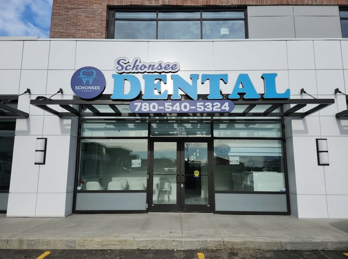 Schonsee Dental happy mother and child smiling in Edmonton